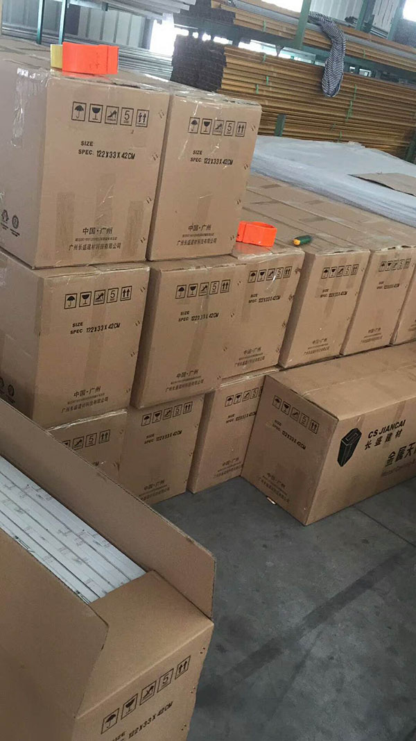 蜂窩板廠家出貨現(xiàn)場 蜂窩板廠家出貨現(xiàn)場